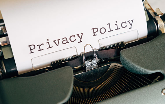 Schreibmaschine mit Blatt “Privacy Policy ”
